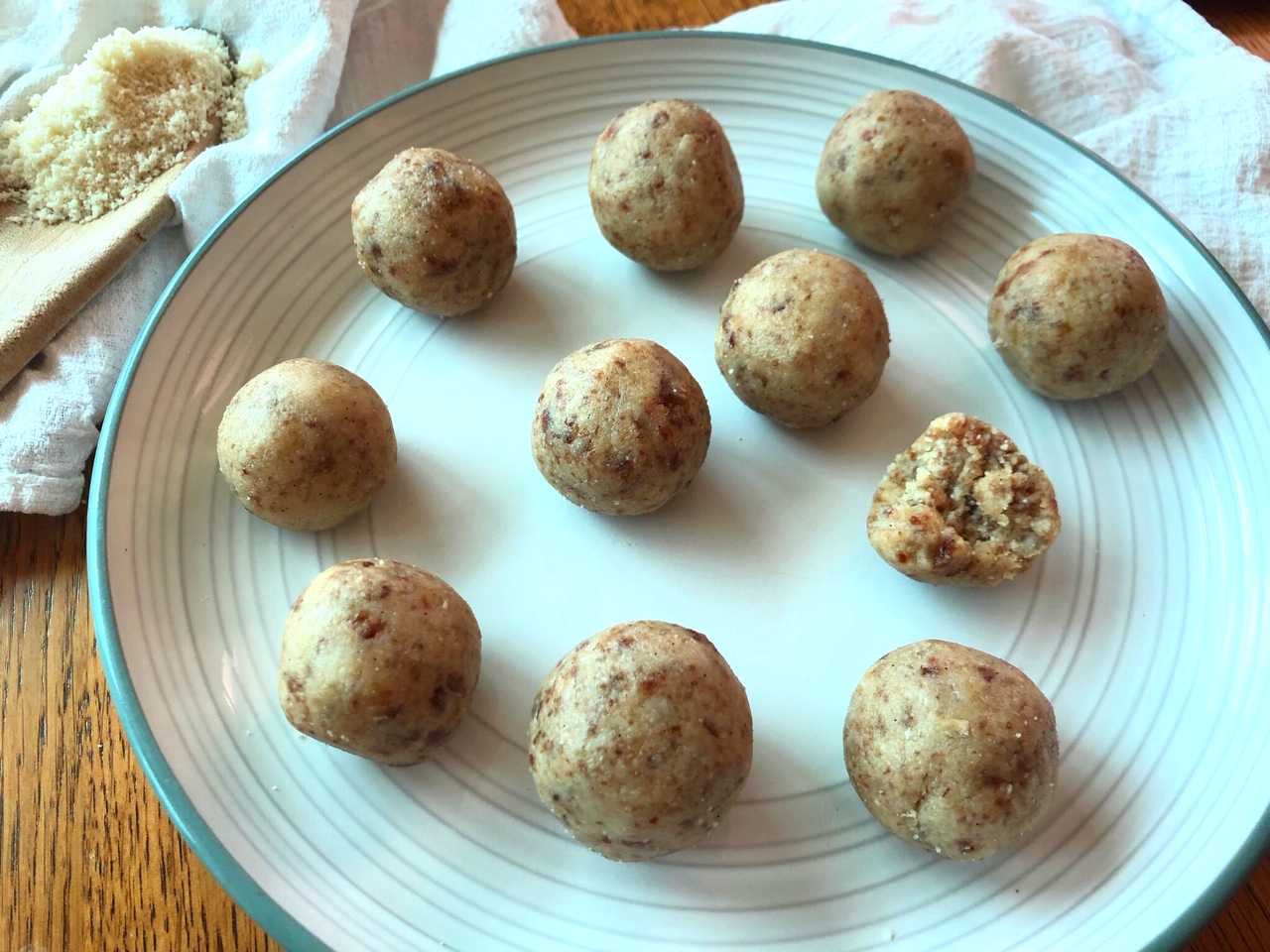 These Salted Caramel Bliss Balls are so quick and easy to make. Plus they taste amazing and you only need a few ingredients.